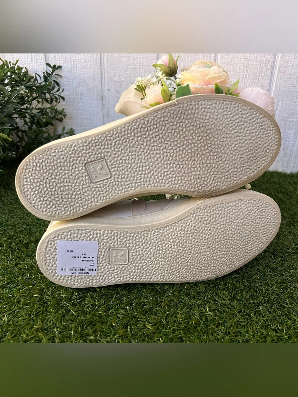 VEJA Women  Esplar Logo Leather Extra-White Sable size 7 gently used